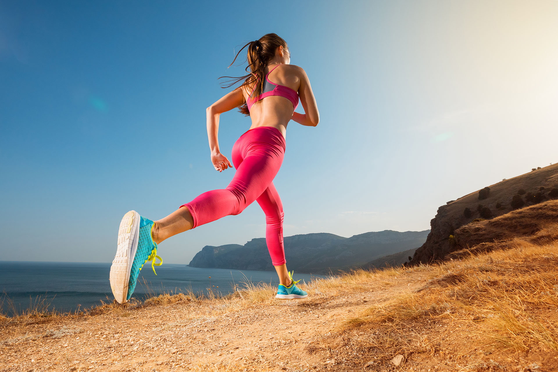 woman-running-mountain